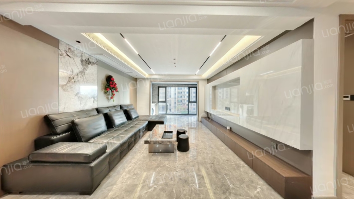 绿地峰辉二期二手房实景图