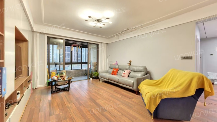 绿地悦城F区二手房实景图