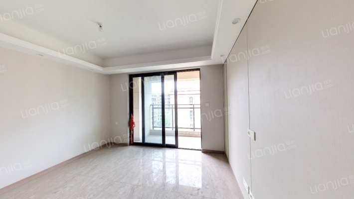 融信海月平湖二手房实景图