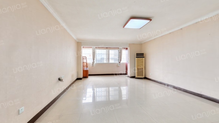 自治区工商局宿舍二手房实景图