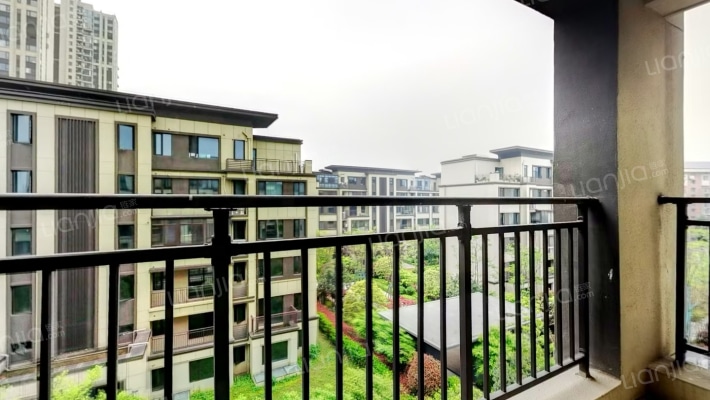 金茂悦湖(金茂2期)二手房实景图
