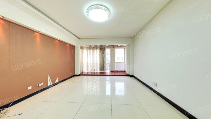 戛纳小镇二手房实景图