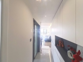 此房户型方正，出行方便，居住方便舒适