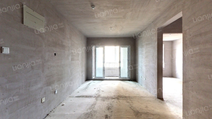 中间好楼层，毛坯可随意装修，前面无遮挡，采光好-客厅