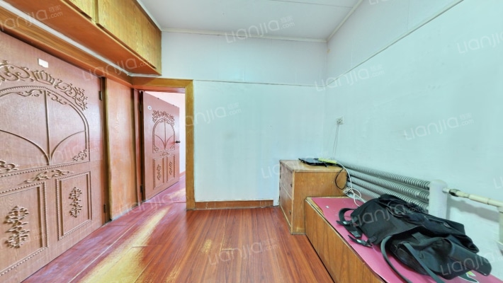 建大三小区二手房实景图