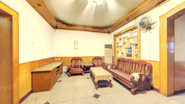 红卫路街八大家花园二手房实景图