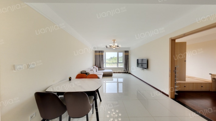 保利罗兰A1区二手房实景图