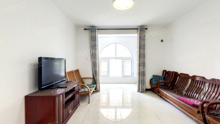 房本满二  南北通透三居室  价格合理   整洁干净-客厅