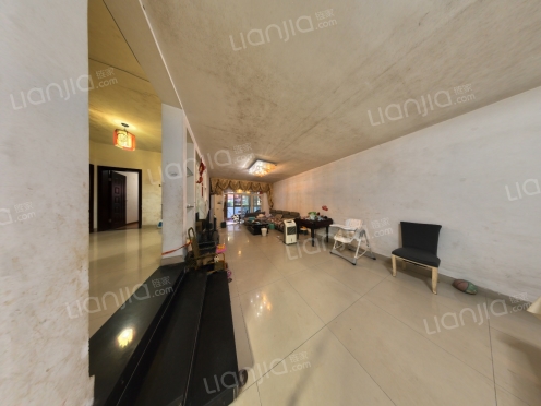 整租·金银湾社区 4室2厅 错层 东