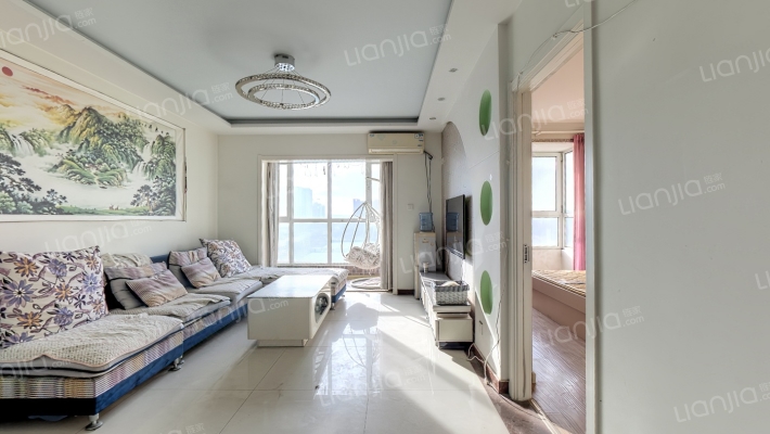 德信公园旁，翡翠城好楼层南向两居-客厅
