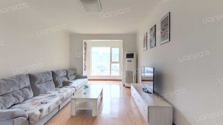 南北通透三居 带装修 全天采光 房本满二-客厅