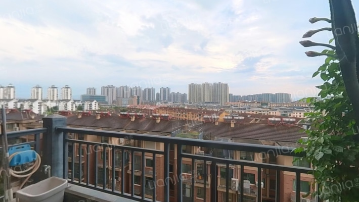 四季荣域二手房实景图