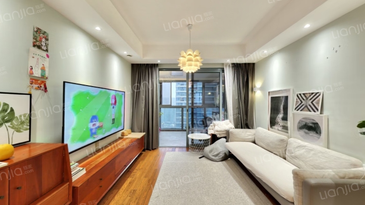 融信孔雀蓝郡二手房实景图