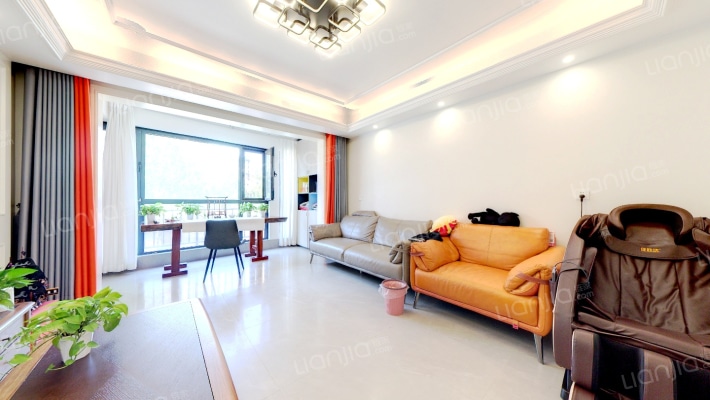 晨胧华庭二手房实景图