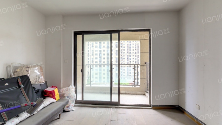 立体城揽江阁二手房实景图