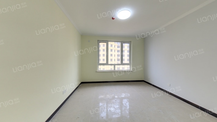 此房业主装修未住高楼层视野好交通便利配套设施齐全-客厅