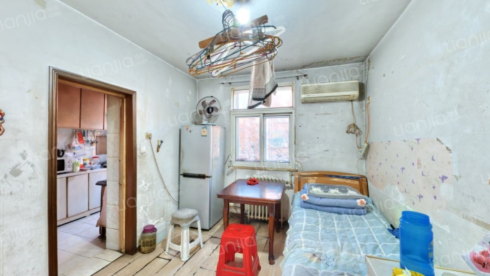 南卫里二手房实景图