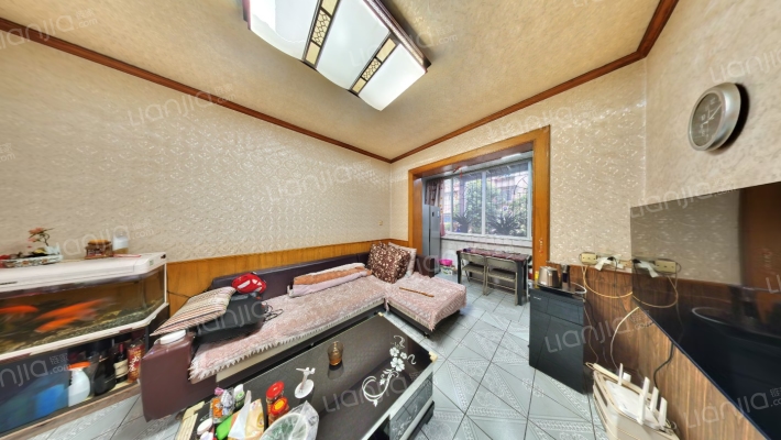 八二一小区二手房实景图