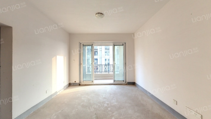 隆鑫爱琴海二期二手房实景图