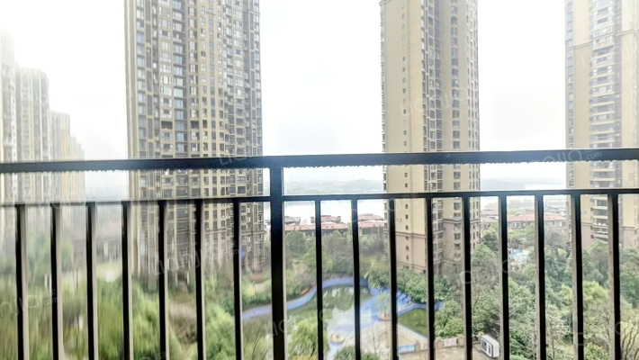 中航·翡翠湾二手房实景图