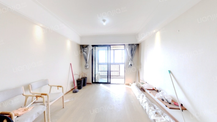 中赫玫瑰园二手房实景图