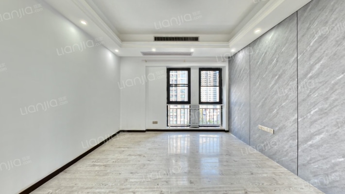 融科珞瑜路95号二手房实景图