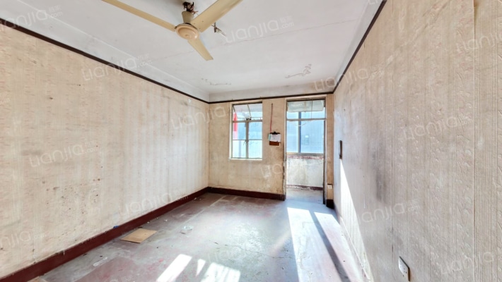 曹张新村第一社区本部二手房实景图