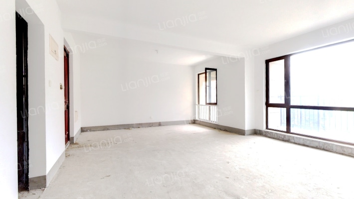 纯洋房，一梯一户大三居，双明卫，房本满二，急售-客厅