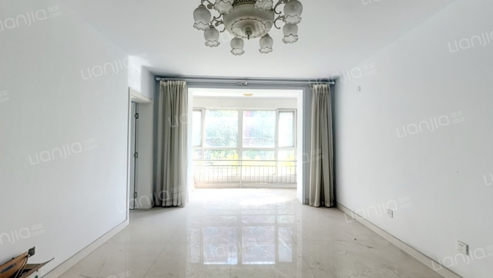 左庭右院二手房实景图