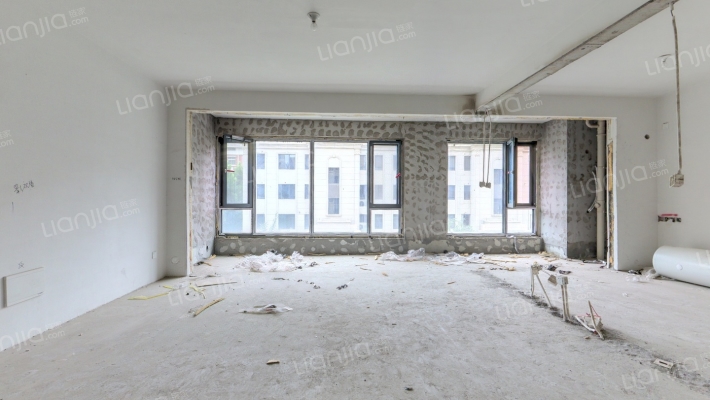 恒信·翡翠公馆二手房实景图