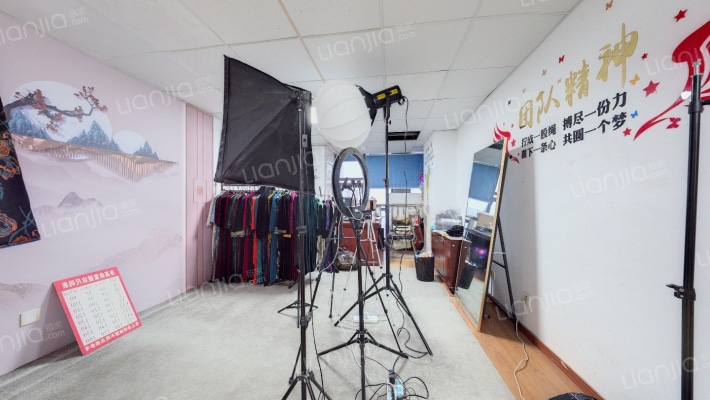 领峯国际二手房实景图