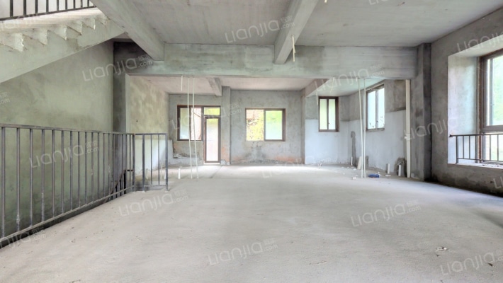 东湖山花雨别墅二手房实景图