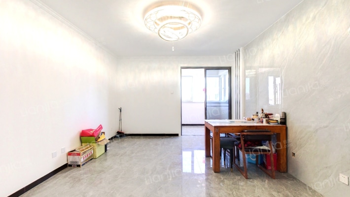 宏远碧萝湾小区精装修两居室出售有房本靠谱卖-客厅