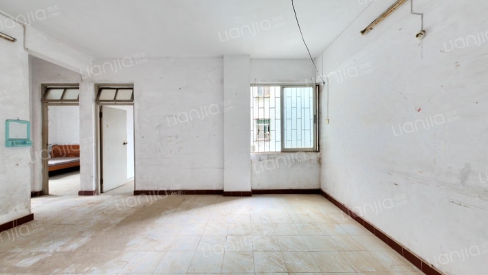 望伟花苑二手房实景图