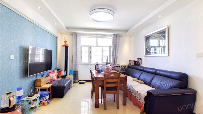 自住标准装修，家具家电都带，满二无尾款-客厅