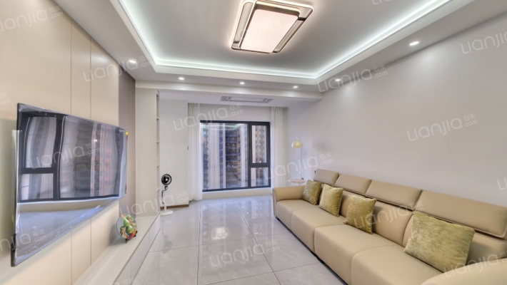 荣盛和悦名邸二手房实景图