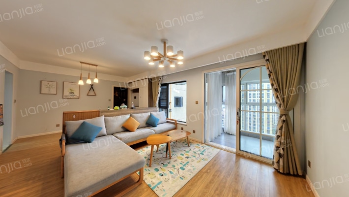 花样年龙年中心三期二手房实景图