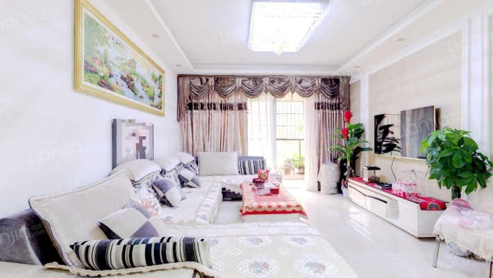 晶宝塞纳国际二手房实景图