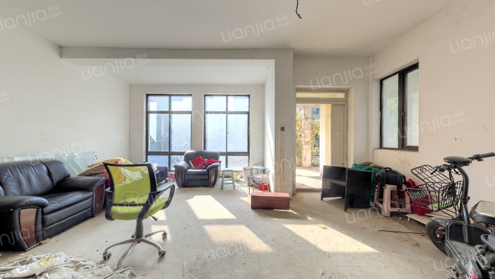 水蓝郡二手房实景图