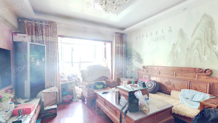 德信公园旁的房子，交通便利，景色优美，大两居-客厅