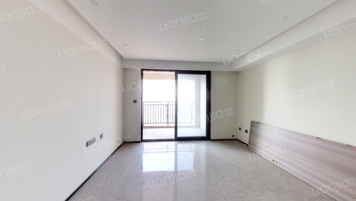 万科翡翠心湖二手房实景图