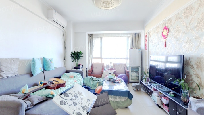 君临天下御景园全南两居，两室两厅一厨两卫。-客厅