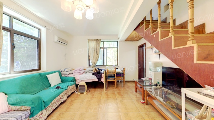 假日青城二手房实景图