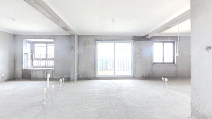 在水一方誉府二手房实景图