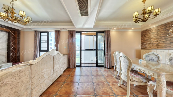 恒基翔龙江畔二手房实景图