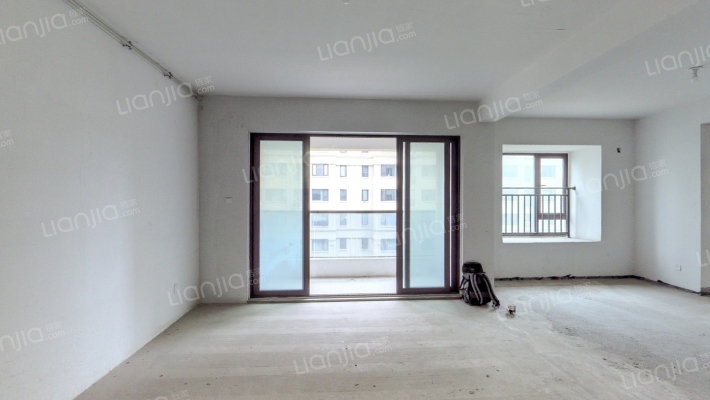 宏地翡翠湖滨二手房实景图