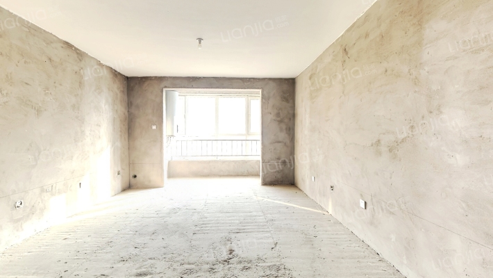 南北通透两居室，户型方正，方便看房，业主诚心出售-客厅