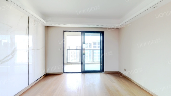 中海翠湖溪岸二手房实景图