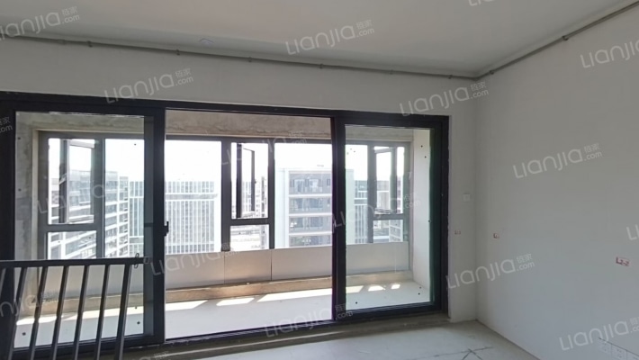 美的龙湖君兰天玺二手房实景图