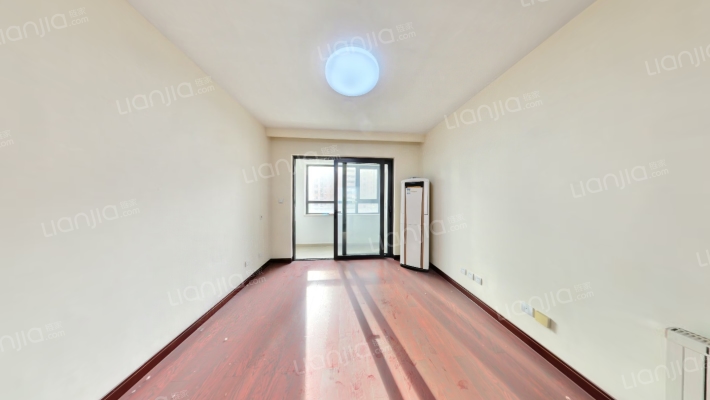 惠灵顿河庭花苑二手房实景图